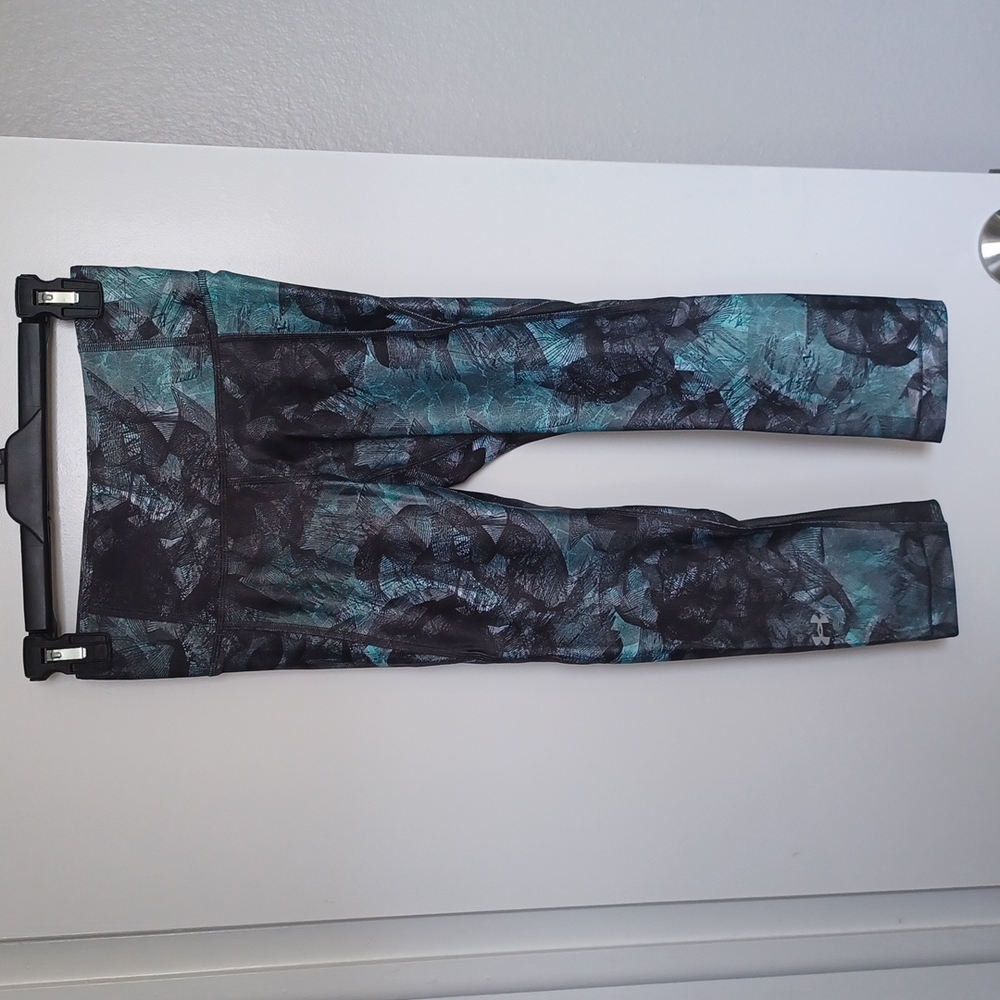 Under Armour compression capri
